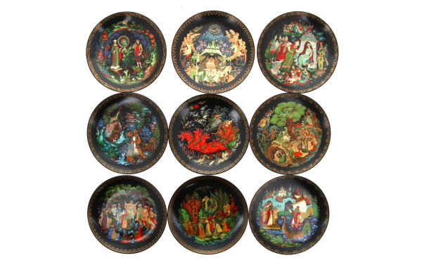 RUSSIE - 12 assiettes à gâteaux en porce
