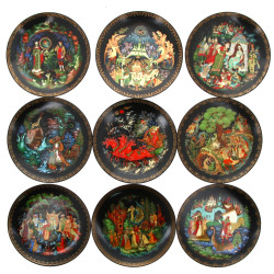 RUSSIE - 12 assiettes à gâteaux en porce