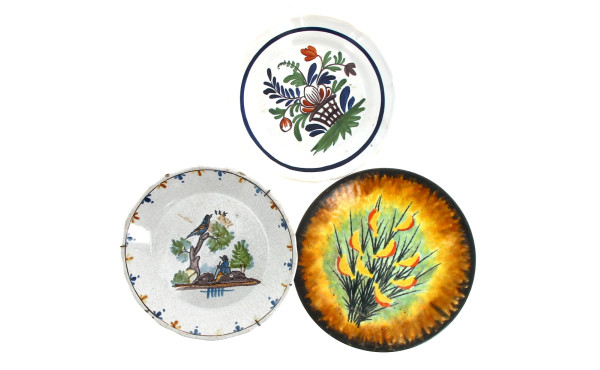 L.NEDELEC - Assiette en faïence polychro