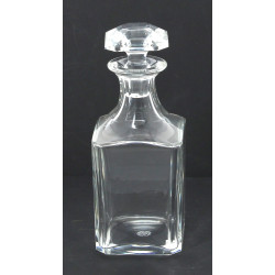 BACCARAT - Carafe en cristal à section c