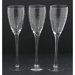 6 flûtes modernes en verre gravé, H 25,5