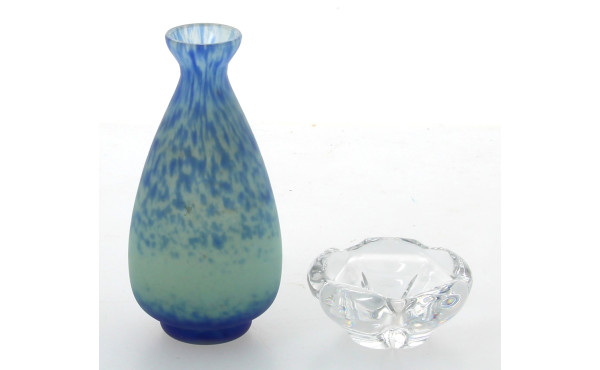 Vase de forme ovoïde en verre moucheté b