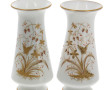 Paire de vases en opaline blanche et or 