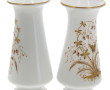 Paire de vases en opaline blanche et or 