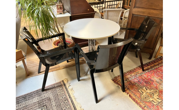 3 fauteuils en polycarbonate noir modèle