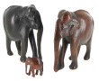 Trois éléphants en bois sculpté, dont 2 