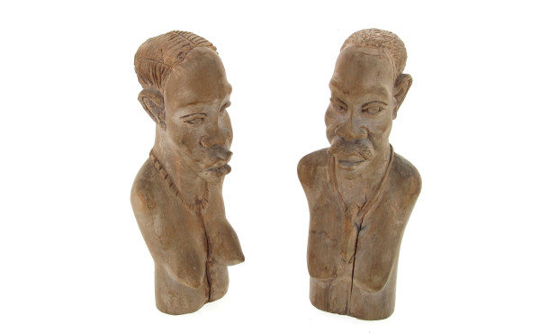 Paire de bustes africains en bois sculpt
