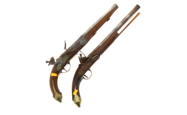 Fusil et deux pistolets nord-africain, v