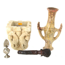 Lot comprenant un objet en bois de caouc