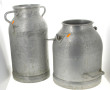 Deux pots à lait en galva