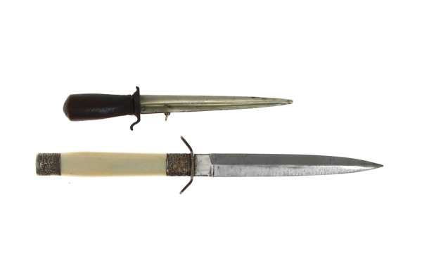 Lot de 2 dagues, manches ivoirine sur l'