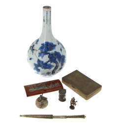 Lot comprenant un coffte en laiton cisel