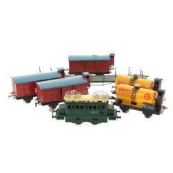 Ho - Lot comprenant une motrice Hornby H