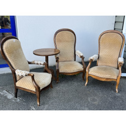 Trois fauteuils Voltaire anciens et peti