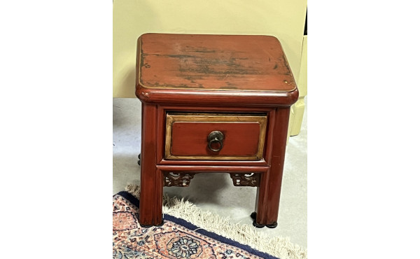 Petite table chinoise à patine rouge ouv