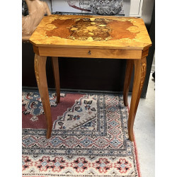 Petite table musicale en état de fonctio