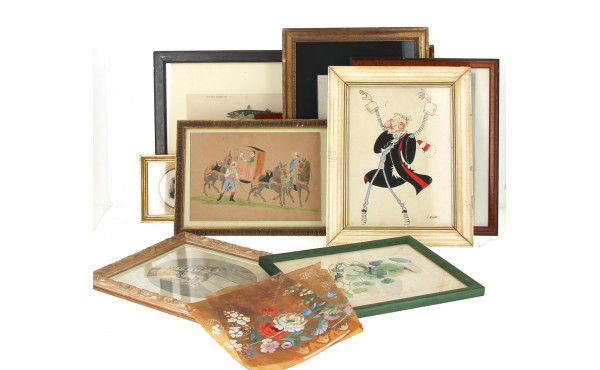 Lot de 12 petits tableaux et gravures, d