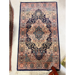 Petit tapis mécanique en laine, provenan