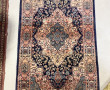 Petit tapis mécanique en laine, provenan