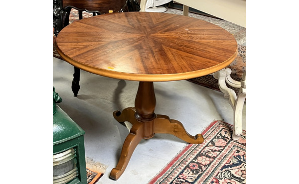 Table basse à plateau rond, piètement tr