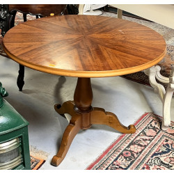 Table basse à plateau rond, piètement tr
