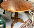 Table basse à plateau rond, piètement tr