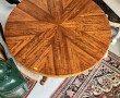 Table basse à plateau rond, piètement tr