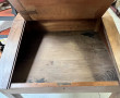Bureau de pente ancien avec godet en por