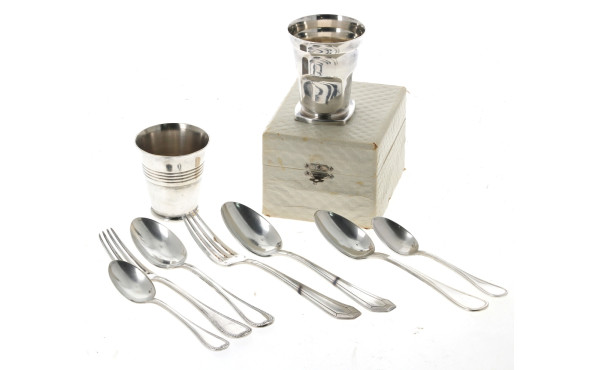 Lot de métal argenté comprenant 2 timbal