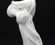 CHINE XXème - Statuette en porcelaine bl
