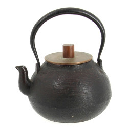Théière ancienne en fonte, couvercle en 