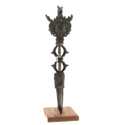 PHURBU en bronze doré. La prise surmonté