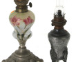 Deux lampes à pétrole anciennes, l'une a