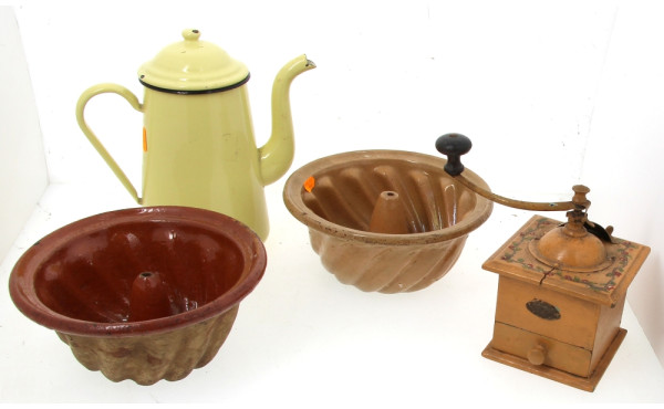 Lot comprenant une cafetière en tôle éma