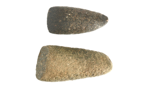 Deux haches en pierre, origine non déter