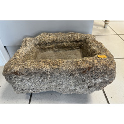 Petite auge en granit L. 34 x larg 26 x 