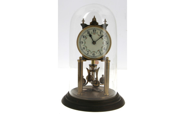 Pendule en laiton sous globe en verre, m