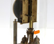 Pendule en laiton sous globe en verre, m