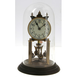 Pendule en laiton sous globe en verre, m