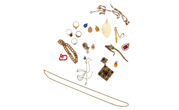 Chaîne en plaqué or à maille torsadée, b