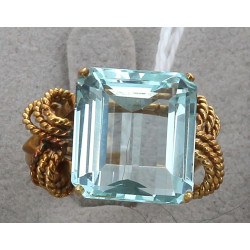 Bague en or 18 cts et aigue-marine, poid
