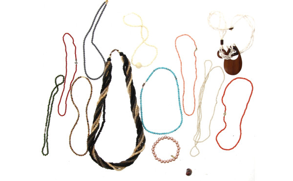 Lot de bijoux fantaisie : 11 colliers do