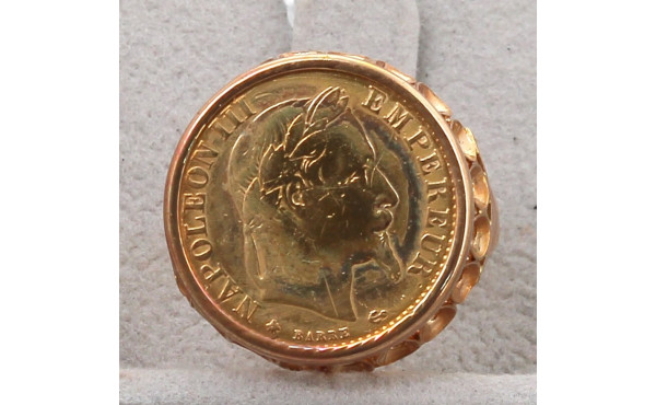 Bague en or avec pièce de 10 f or, montu