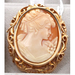 Belle broche camée monture en or jaune 1