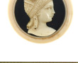 Broche circulaire façon camée couleur iv