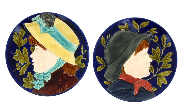 SARREGUEMINES - Majolica - Paire d'assie