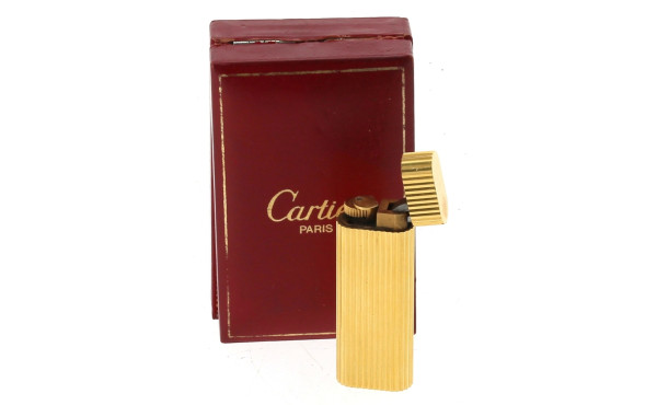 CARTIER - Briquet plaqué or en érin (un 