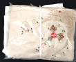 Drap ancien brodé de motifs d'hermines e