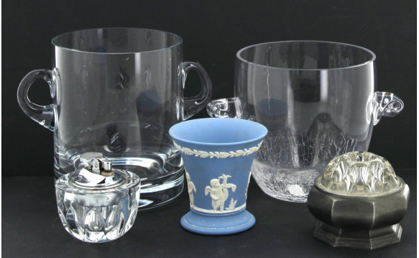 WEDGWOOD - Petit vase à col évasé en bis