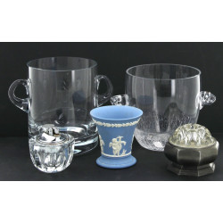 WEDGWOOD - Petit vase à col évasé en bis